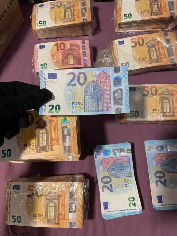 Euro Bills - Image 3